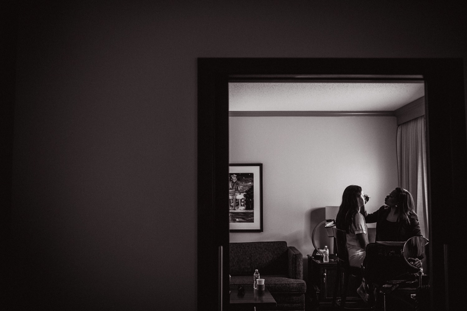 10 Must Have Wedding Photos That Aren’t Posed